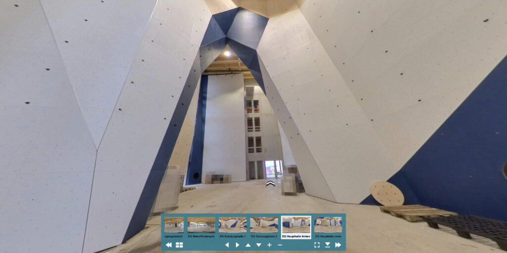 Screenshot aus dem virtuellen Rundgang mit Blick in die Haupthalle von hinten